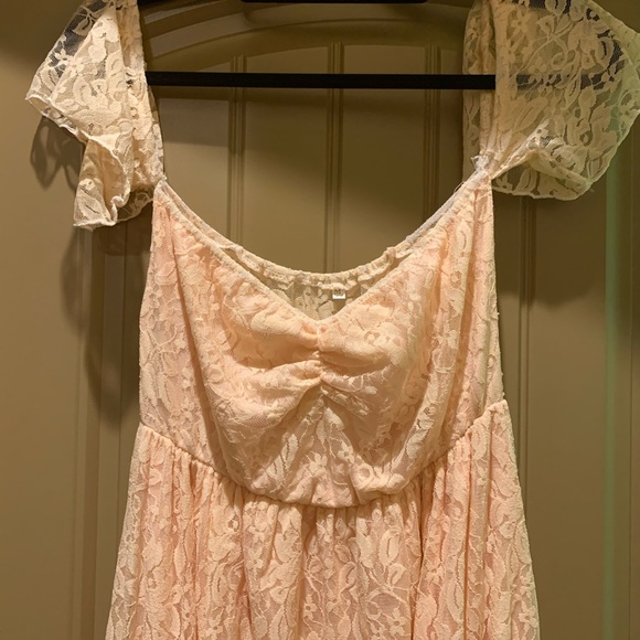 Gorgeous Blush Pink Lace Flow-y Maternity Dress - Picture 9 of 14